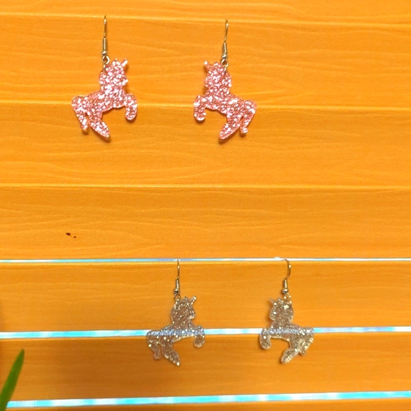 NWT/IP 🩷💒 (unbranded) 🦄⭐ GLITTER UNICORN ⭐🦄 acrylic dangle earrings! - Picture 5 of 5